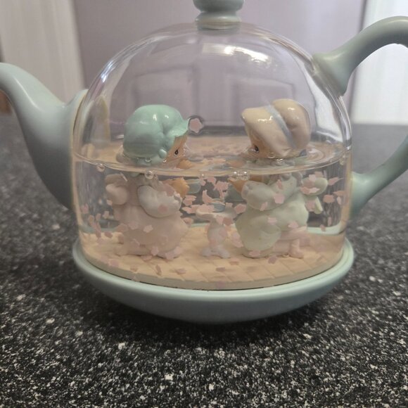 Precious Moments Friendship Hits the Spot snow-globe - Picture 2 of 6